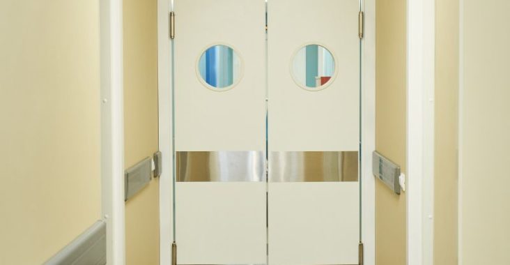 Porte automatique battante