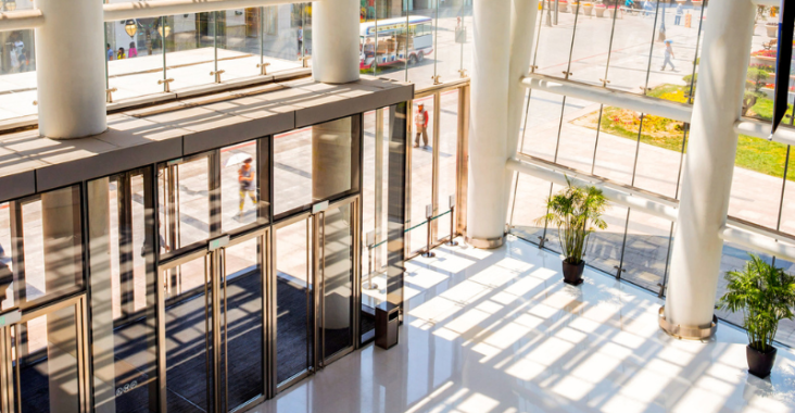 Porte automatique battante